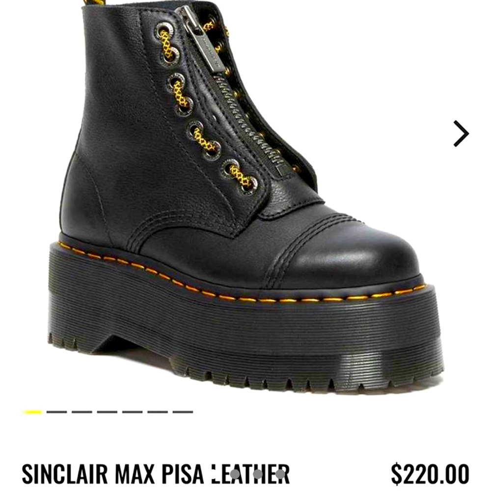 Selling brand new Sinclair boots size US Women’s 8. Can fit 8-9.